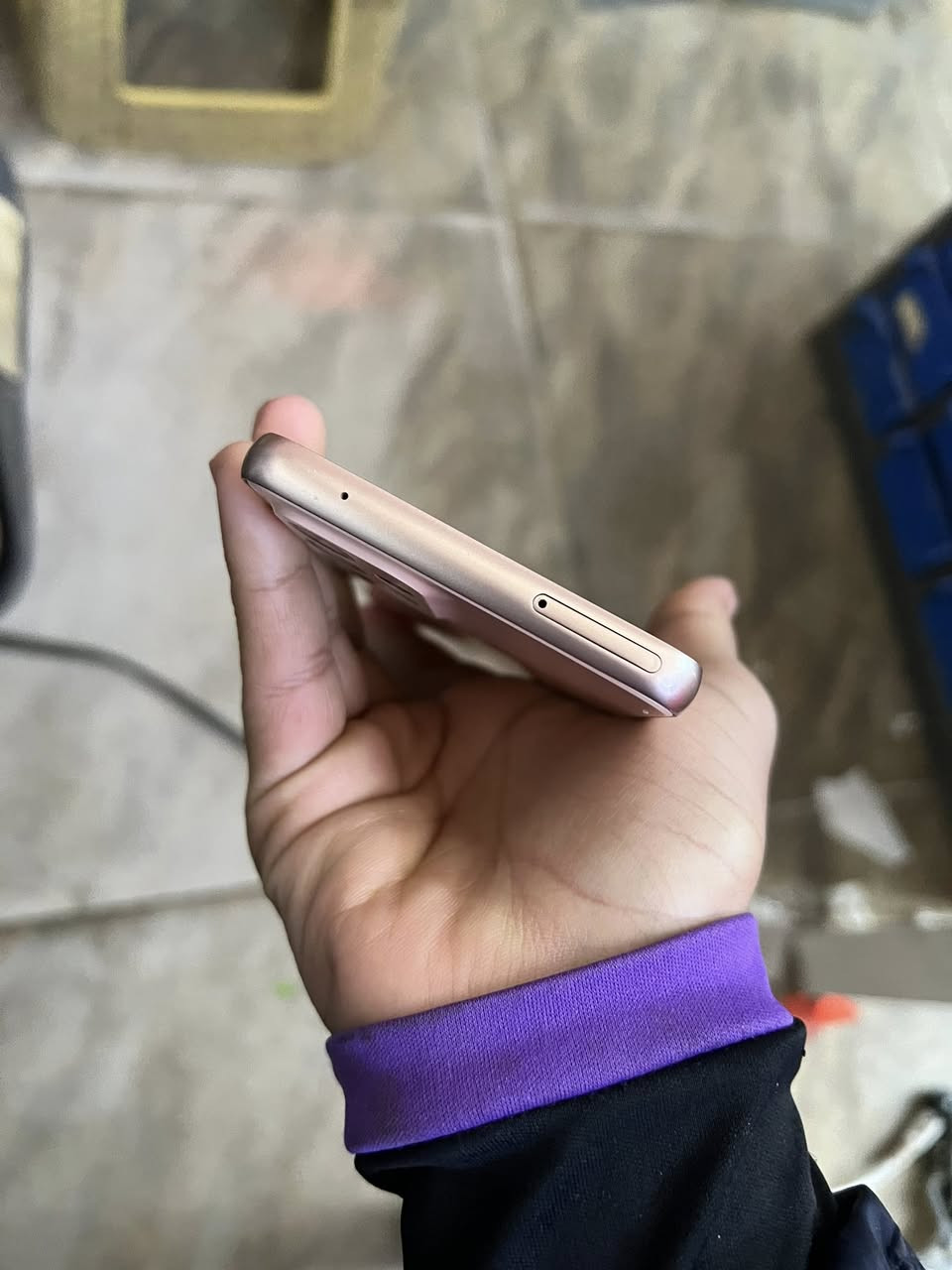 السلام عليكم سامسونك A33 جديد مامفتوح نضافة 100 السعر 170 وبي مجال ديالى بعقوبه قرب مدرسة الأمين الرقم ***********
