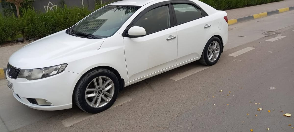 السلام عليكم سيراتو ١٢ سليمانيه بسمي السياره بيهه صبغ شبر باب السايق وبيهه كارت والباقي جديد ومكفول كير مكينه تبريد تدفئه السياره ماشيه ١٥٥ الف السياره جديده بمعنه الكلمه سعرهه ١١٠ مكانهه الدوره ***********
