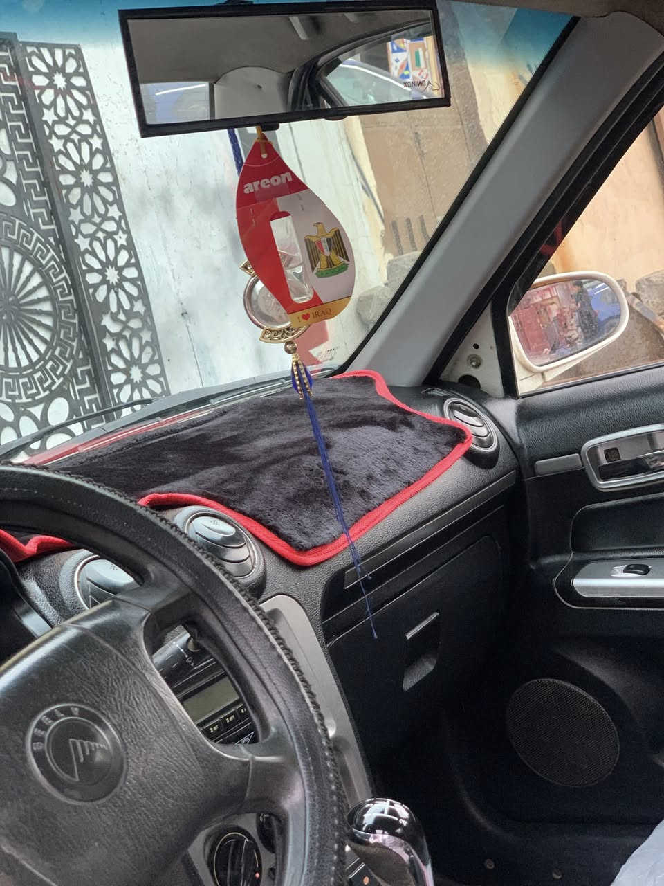 43
سيكي 2013 
محرك كير شرط 
كهربائياتها كلها شغالة 
سنوية الى 2030 باسمي رقم بغداد انكليزي
 مامسجل كوبون 
طخم تايرات باتري كلها تمام تدفئة شغالة تبريد مايشتغل مابيها اي نقص سيارة جاهزة 
بيها تبديل بوند ومصبوغ بدون ضرر فلت القفل و قلب والسيارة تمشي ودواير 
مكانها موصل 
***********
