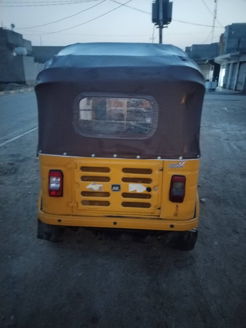 السلام عليكم
تكتك.للبيع ١٨ اوراق. معمره دواسات ولغد

محرك ٢٠ اخرس. تكتك حلو مناقصهه اي شي

سعر ٤ ونص.   موقع// ديالئ بلدروز //

للتصال ***********
