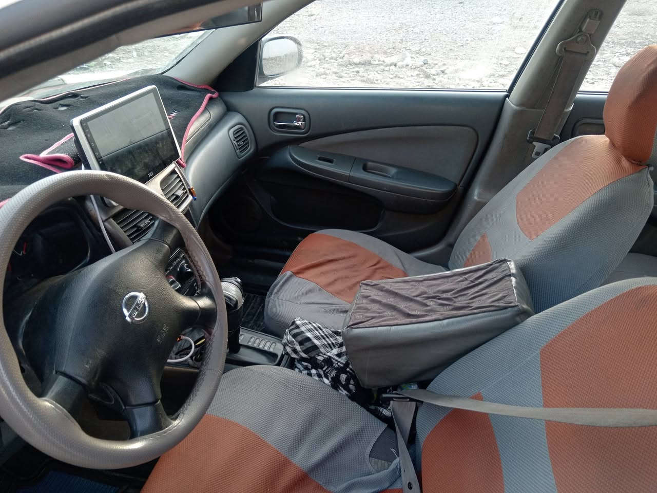 نيسان صني موديل 2000 رقم بغداد بأسمي تفتر بانزين بي سعر ٥٠ (***********)
