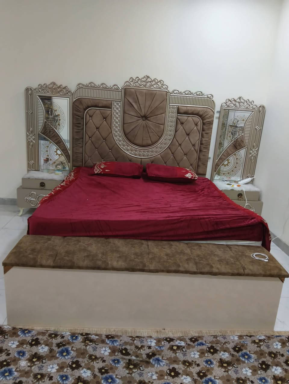 غرفة ترکية ملکية نضيفه كلش وضخمه وصبغ حراري اصلي وبرقي جوي حديد وضخمه 9 قطع وجام  ليزري وبيه كنتور اضافي مال طفل بابين السعر 850 وبيه مجال اتصال علا الرقم//***********//***********// مكان فلوجه
