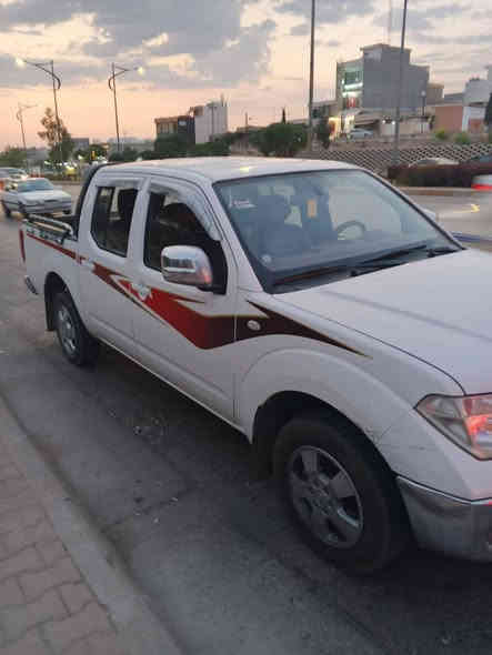 السلام عليكم نيسان نيفارا للبيع موديل 2009 محور كير ومحرك بطة 2500 اوتوماتيك السعر 100$ وبيها مجال للاتصال ***********
