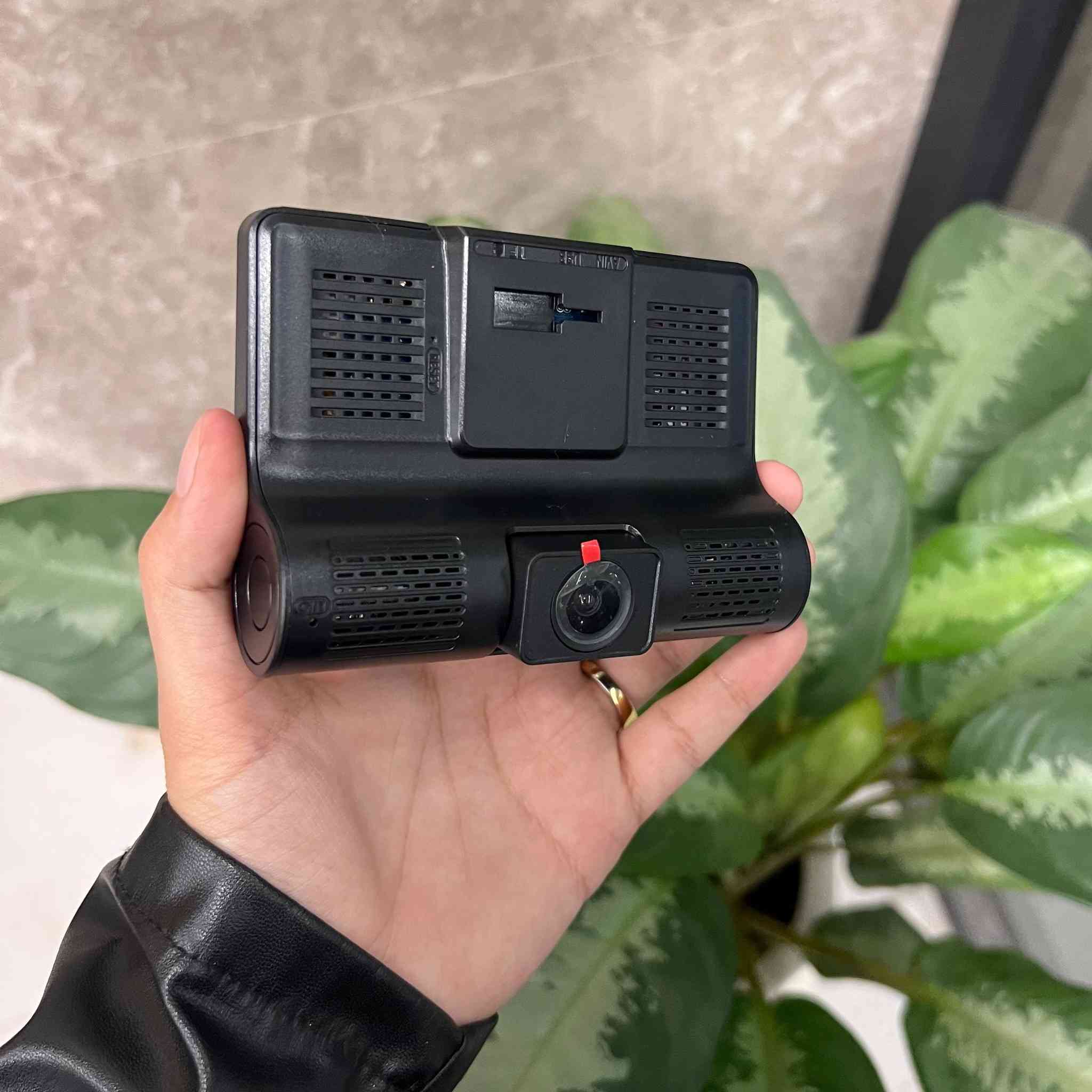 ⚡بسعر جدا مناسب وعلى الفحص 
📸 خلك مطمّن في كل مشوار!
كاميرا سيارة أمامية وخلفية بتصوير Full HD 1080P توثّق الطريق بوضوح عالي 👀
🖥️ شاشة 4 بوصة لعرض التسجيل مباشرة
🔍 زاوية واسعة 170°
🔁 تسجيل حلقي + G-Sensor ذكي
🔙 تدعم الكاميرا الخلفية

عملية، واضحة، وتحفظ لك حقك بكل بساطة


**إذا كنت صاحب هذا الإعلان وتريد حذفه لأي سبب، رجاءا أرسل رسالة إلى الدعم الفني**