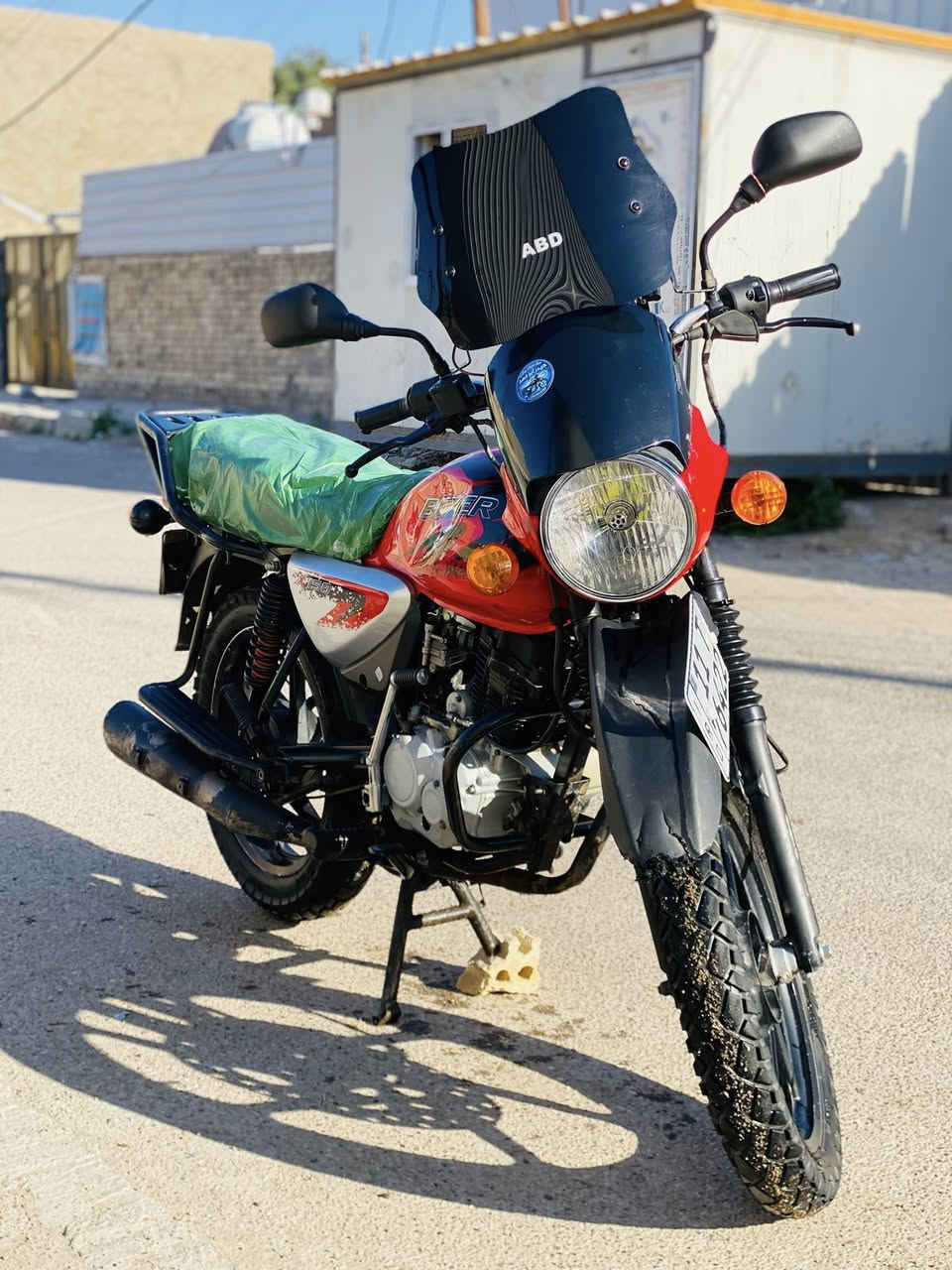 السلام عليكم دراجه بوكسر مديل 2021 مرقم بغداد هزة جديده سنوية بأسمي دراجه اي نقص مابيها بس ستان تعليك واقيه زنجيل فقط دراجه خير من الله شلعه معدل للاستفسار *********** كراده
