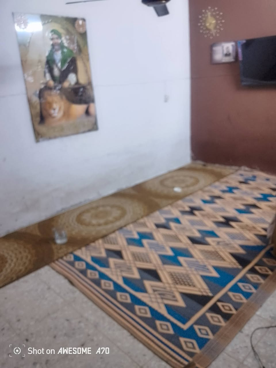 سلام عليكم بيت للبيع موقعةشهداء العبيدي  بضهر مدرست رفيدةبل حواسم علة شارع خدمي كلش
بي ستقبال وغرفتين ستقبال وغرفة مسكفات سندويش وغرفة منهن عكادة بيت كاشي واصل نص حوش مساحت بيت تقريبن فوك ال 200 متر واجهيت بيت علة خدمي 
تواصل ول ستفسار عل رقم
 
***********
محمد
***********
