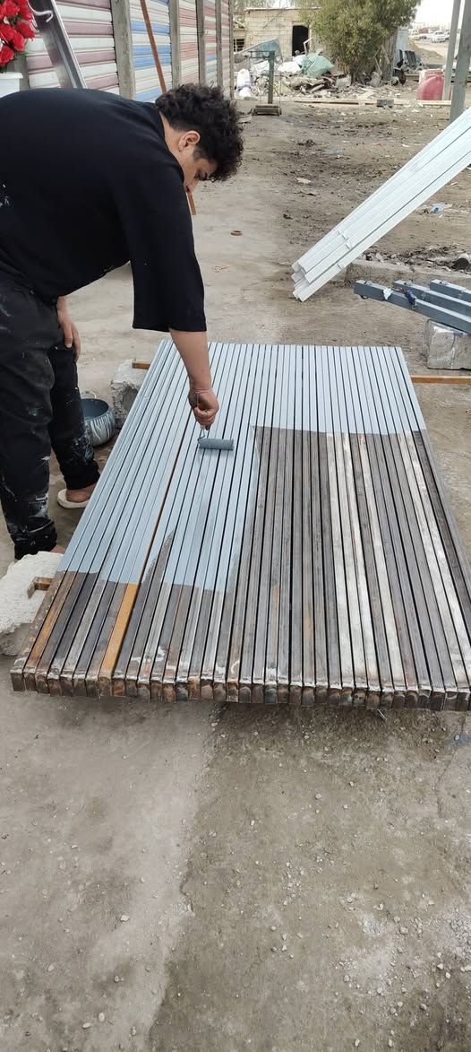 ***********جواد للبيع الحديد من اليمين الاصلي اذا مو من اليمين يرجع نفس السياره جادر الشيخ الاصلي مبطن توصيل الباب البيت موجود اذا مو الاصلي يرجع جادر الحديد والقماش باداره سالم الطباخ
