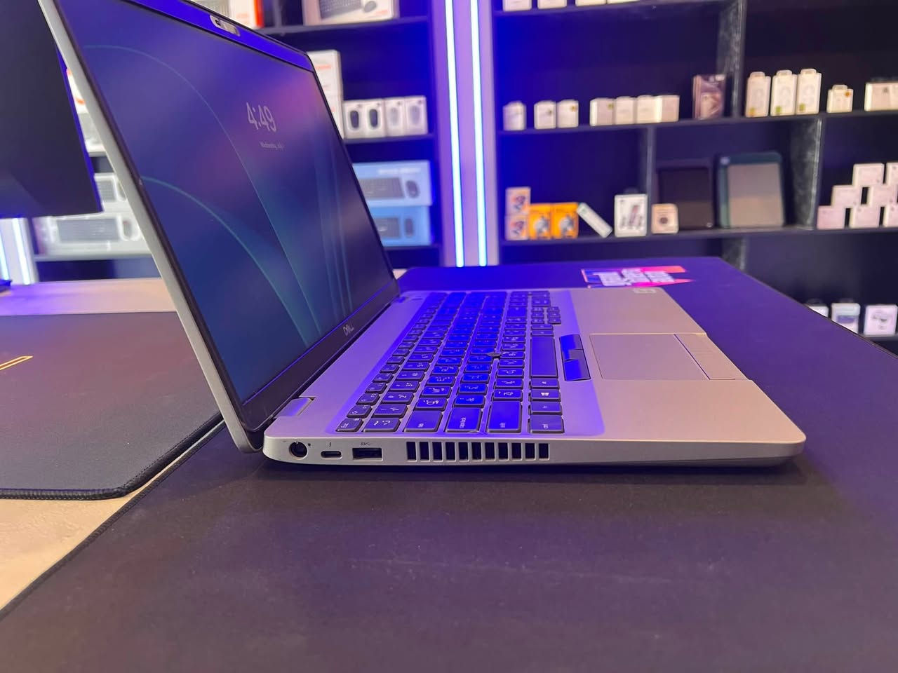💸 السعر: 500,000 د.ع فقط
رقم: *********** WhatsApp 

🎁 العرض يشمل: ضمان شهر كامل (بطارية + خرائط) لراحة بالك

📦 التوصيل: متاح لباب بيتك بـ 10,000 د.ع.

حالة الجهاز: مستخدم بحالة نظيفة جداً

Precision 3550 بحالة ممتازة! 💻✨
إذا كنت تبحث عن جهاز يجمع بين الأداء القوي والتصميم العملي، فهذا الجهاز هو خيارك الأمثل.
المواصفات التقنية:
 المعالج: Intel Core i7 (الجيل العاشر) لأداء سريع ومستقر.
 الرامات: 16GB لتعدد المهام بسلاسة.
 التخزين: 256GB SSD لسرعة فائقة في التشغيل.
 كرت الشاشة: NVIDIA Quadro P520 (2GB) المخصص للأعمال الهندسية والتصميم.
