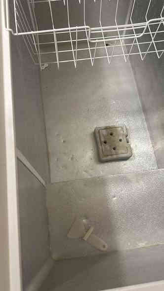 السلام عليكم مجمده للبيع اخت الجديده مادخله تصليح سعره 250. عنوان النجف حي مهندسين. رقم مبايل ***********
