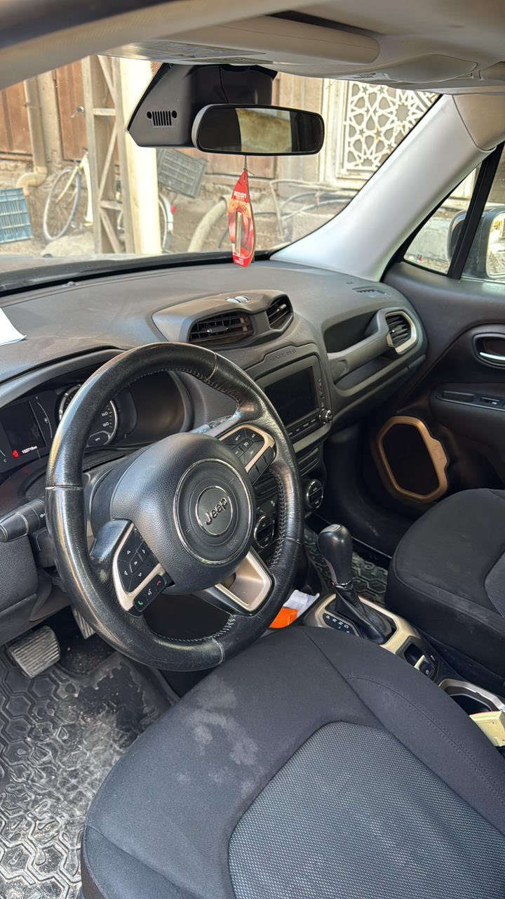 ‏السلام عليكم
جيب رنكيد فئة لمتد معلايه 
من 15 إلى 23
فول مواصفات 
بصمه /تشغيل عن بعد /حساس امامي خلفي 
ويل عشرين 
بدون ايرباك 
دخول جديد /فحص مؤقت 
ضربته خشم الجاملغ  الأيسر 
بدون رقم 
‏فقد  السعر105وبيها مجال 
***********
