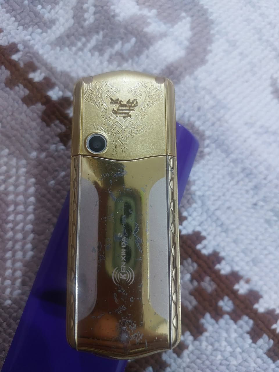 مبايلات حجم متوسط كلش حلوه فقط نقص بطاريات شغاله فول خطين سيم كارت ورام  واحد لونه ذهي والثاني احمر مكان كوت الخاجيه شارع ٤٠ رقم الهاتف سعرهم ٥٠ الف ***********
