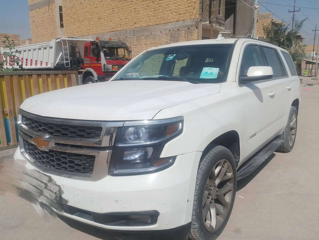 تاهو ابيض اللون نظيفه 2017 اصل حاوية بدون كص ولا فتح مكينة   متومة نكليزي طبق الاصل مع رقم اتعهد من الكص والسرقة والعشائر  العنوان الناصريه   سعر 150 بيهة مجال كلش قليل *********** او مرواس بصولي جارجر او اوباما
