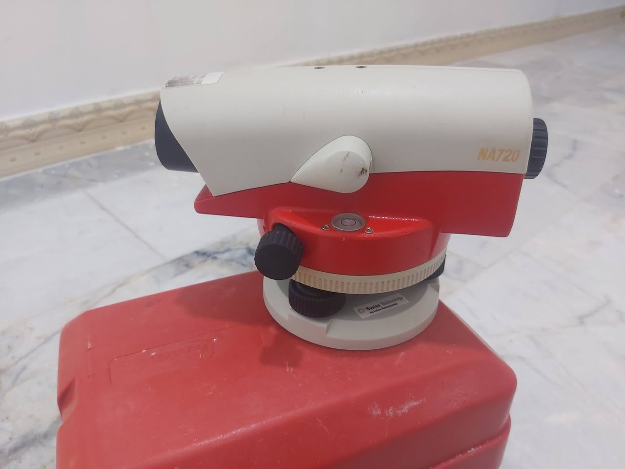السلام عليكم
متاح 
جهاز Level 
نوع Leica NA720 

هاتف 
***********
