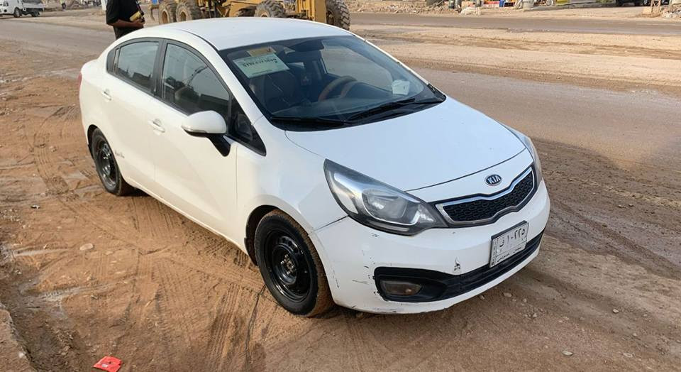 كيا ريو - موديل 2012 خليجي 
بيها 3قطع صبغ دحكات خفيفات
چاملغين خلفيات وباب السايق موجودة صورة السونار
محركها 1600 ماشية 200 الف بسم نسيبي
تبريد وتدفئة فول كير ومحرك مكفولات
ادامة عامة مسويلها
للاستفسار الاتصال على الرقم 
*********** عمارة, ميسان
