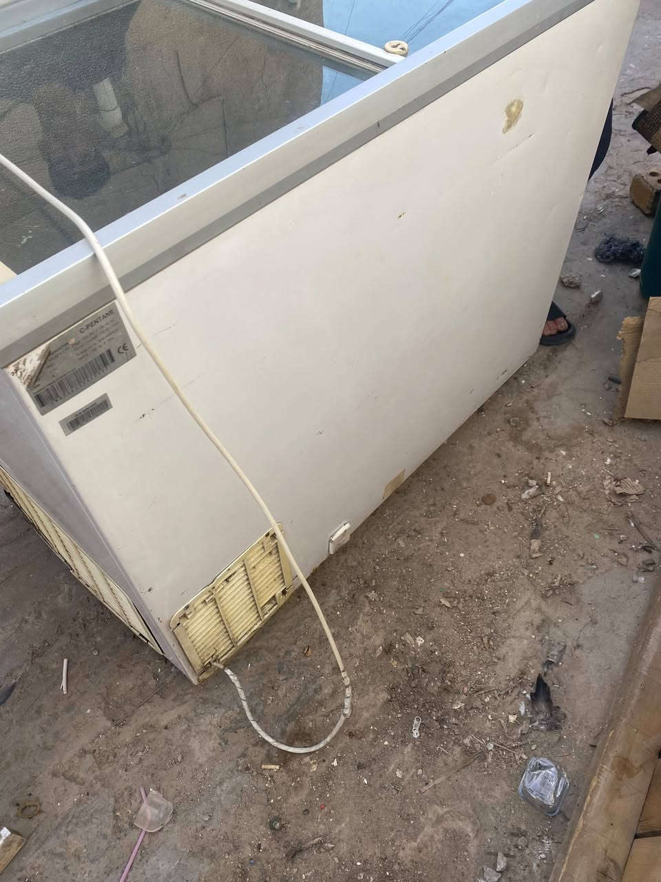عندي مجمده للبيع ما مفتوحه و لا داخله صيانه أبد شغله على الفحص سعر 130 و بيها مجال بسيط مكاني بغداد الكراده رقم ***********
