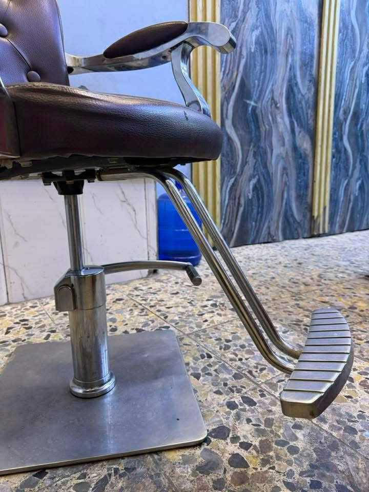 سلام عليكم هاذه الكرسي للبيع ب70 وبي مجال بسيط للشراي هاذه رقمي وتواصل ويايه ***********
