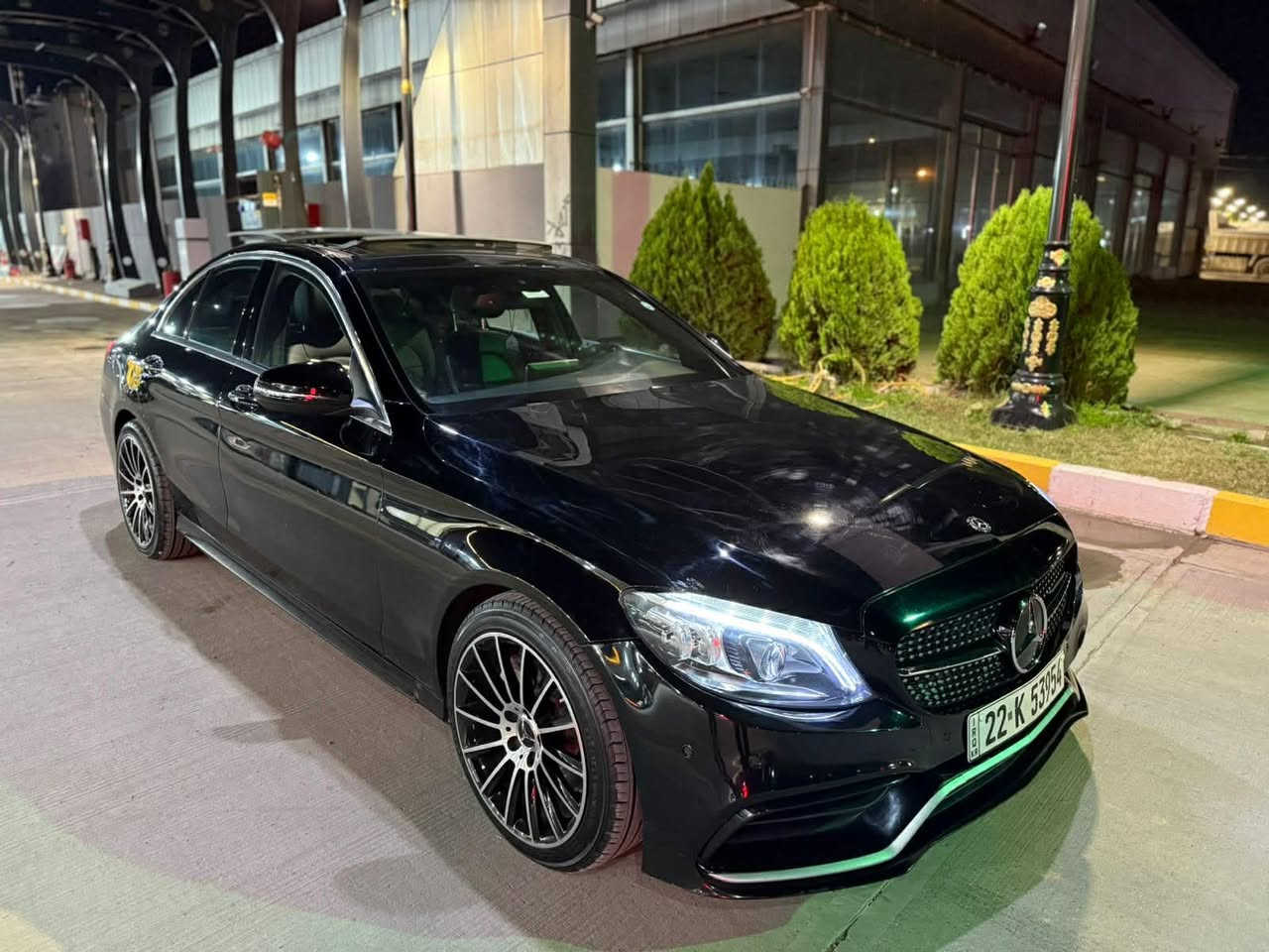 السلام عليكم
للبيع مارسدس c300 
2018
محرك 2000 تيربو
فول مواصفات
دبل ماوس 
بونراما
گت AMG
لايت زينون دبل عدسه
بك لايت ليد
أنارة داخلية تحكم ب ألوان
كشنات جلد + تدفئة
رادار امامي وجوانب
سايد بريك بصمة 
تبريد مركزي 
السيارة بحالة ممتازة جداً صفر مسج
مضلل بالسنوية
رقم اربيل بأسمي تحويل ثاني يوم
السعر ٢٣٥وبي مجال بسيط
العنوان بغداد اليرموك اربع شوارع
للاستفسار ***********
