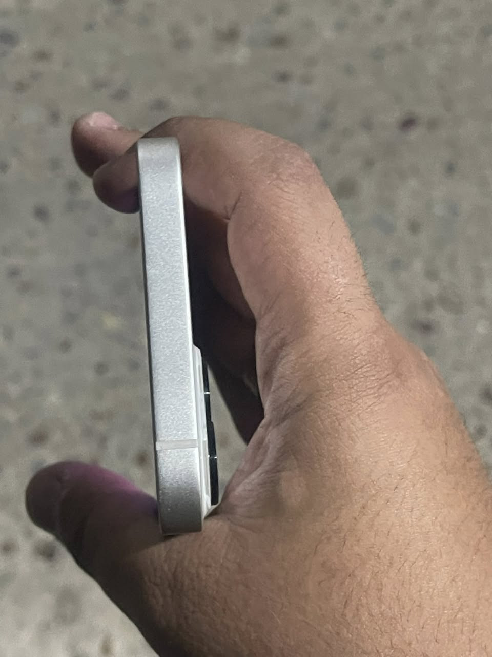 📱🔥 للبيع iPhone 13 (عادي) 🔥📱
🤍 اللون: أبيض
💾 الذاكرة: 128GB
🔋 صحة البطارية: 91%
📶 دبل سيم كارت (مو تك سيم) انتبه ⚠️
✨ فول نضافة، بدون شخط أو كسر
📦 بدون ملحقات

💰 السعر: 500 وبي مجال للجادين

📍 الموقع: بغداد - الزعفرانية

📞 للتواصل:
***********

🚨 جهاز نظيف جداً وجاهز للاستخدام
⚡ فرصة ممتازة بسعر مناسب
🍎
