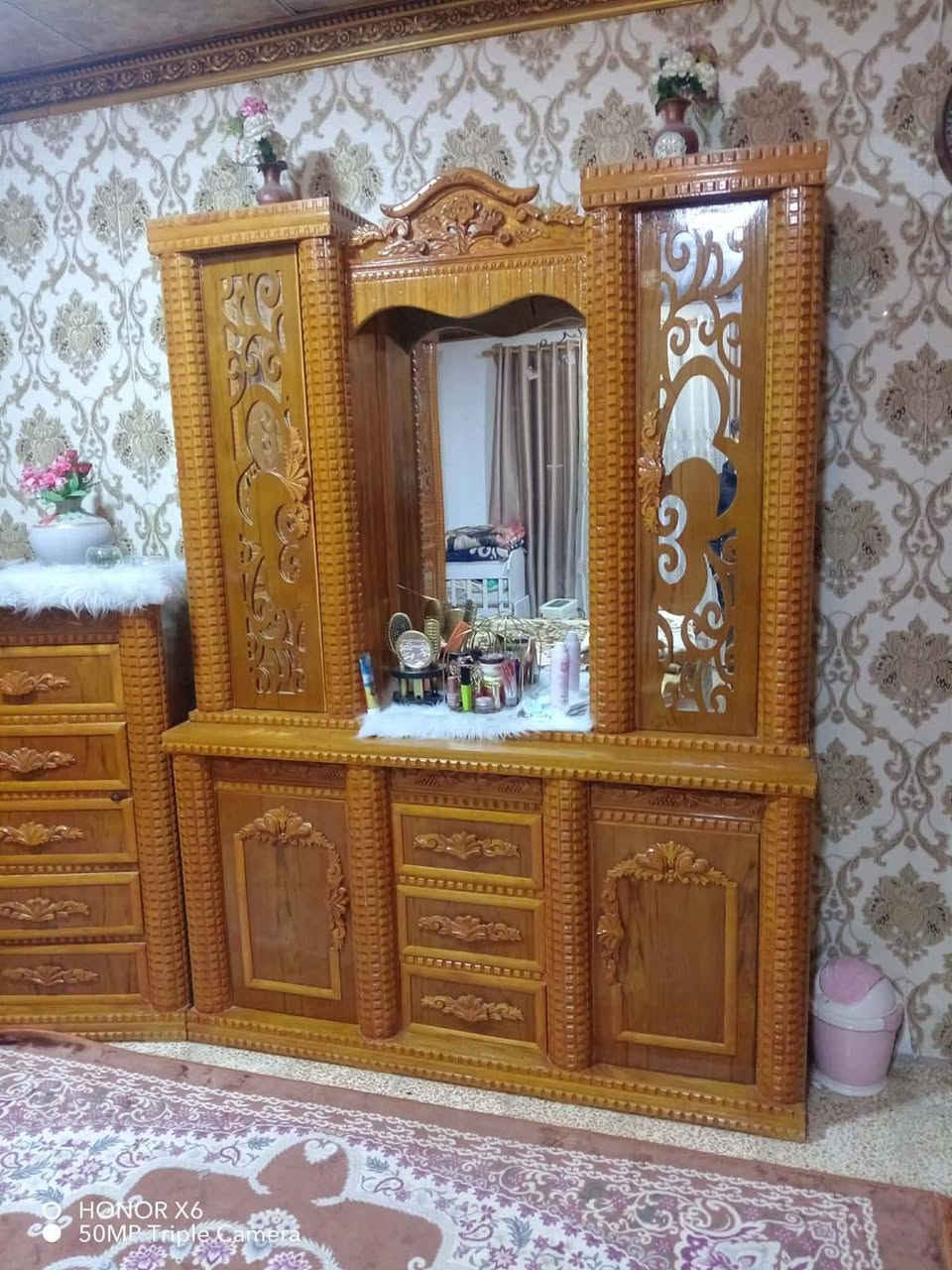 غرفه نوم عراقيه اصليه بعدهي بل جيس اخذتها بمليون وربع  وريد أبيعها ب٥٠٠ قفل  بسبب ضيق المكان لتواصل الاتصال على الرقم ***********
