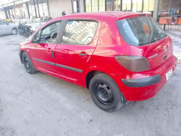 لسلام عليكم
بيجو فرنسي ٣٠٧.موديل 2005
رقم بغداد    رقم نكليزي
محرك   جديده 
كير اوتماتيك  
 سياره  تبريد ثلج 
ادامه كامله 
كهربائياتها كلها تشتغل و ما بيهن اي نقص  
 تحويل ثاني يوم مباشرة... 
سعر السياره 45 ورقه بيها مجال
مكان السياره يم مطار بغداد مقابيل عباس ابن فرناس 
واي استفسار الاتصال *********** بغداد
