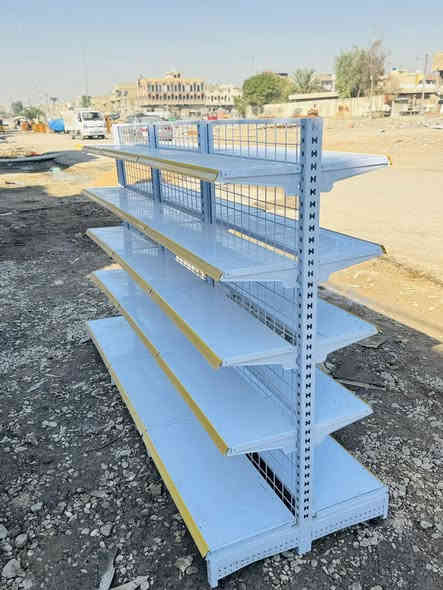 سفينه وسطيه تركي الآصلي🇹🇷 استعمال قليل كلش نضافه 💯 قياس ٣امتار الشراي يتصل *********** مكاني بغداد
