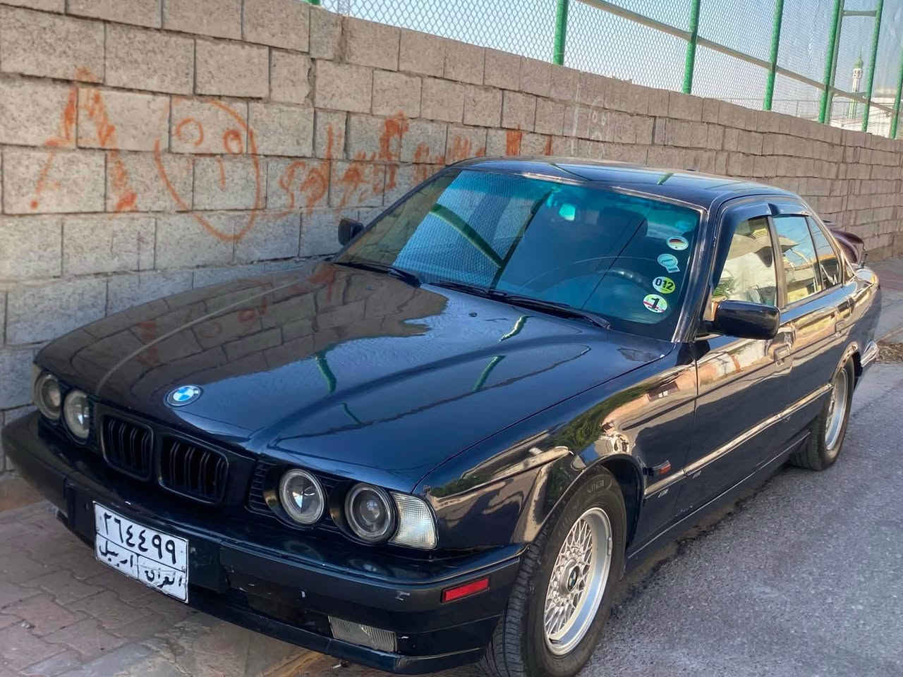 bmw للبيع
‎موديل ١٩٩٤ لون نيلي 
‎حجم ٥٢٥ تاك فانوس
‎داخل نيلي
‎بدون ضربة و خايس 
‎سنوية ساقطة شرط تحويل ثاني يوم
‎عليها غرامة 10.5 دولار تنزل من سعر
‎محرك بيها شوية دخان
‎تايرات جديد 
‎سعرها ٦٠ ورقة و بيها مجال للطيبين
‎رقم تلفون ***********

‎مۆدێل ١٩٩٤ رەنگی نیلی
‎مەکینە ٥٢٥ تاک دیجیتال
‎رەنگی ناوەوەی نیلی
‎بێلێدراو و رزیوی و خایس و براوە
‎سەنەوی کۆن بە شەرتی تەحویل
‎ غەرامە 10.5 دولار لەسەرە لە سعري دائەگرم
‎مەکینە تۆزێ دوکەڵی هەیە
‎تایەی تازە
‎سعری ٦٠ وەرەقە و مەجالی تێدایە
‎رەقەم موبایل *********** كركوك, العراق
