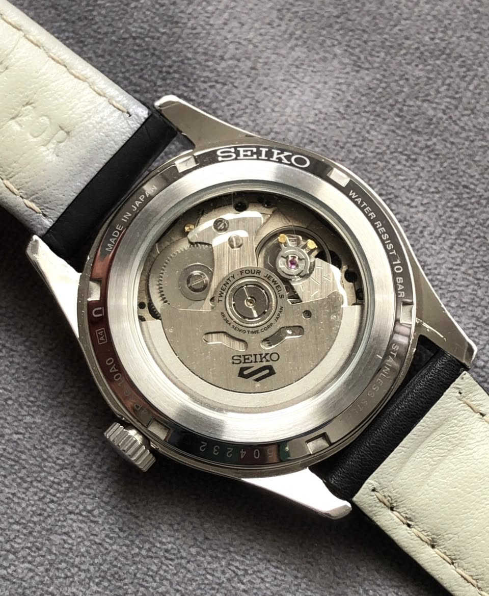 بسم الله الرحمن الرحيم 
سيكو فايف سبورت — SEIKO 5 Sport
ياباني اصلي 
اوتوماتيك مكنه كشف
 نظام عسكري
 دي ديت قطر ٤٠
سير بك مستبدل 
نظافتها كالجديد


**إذا كنت صاحب هذا الإعلان وتريد حذفه لأي سبب، رجاءا أرسل رسالة إلى الدعم الفني**