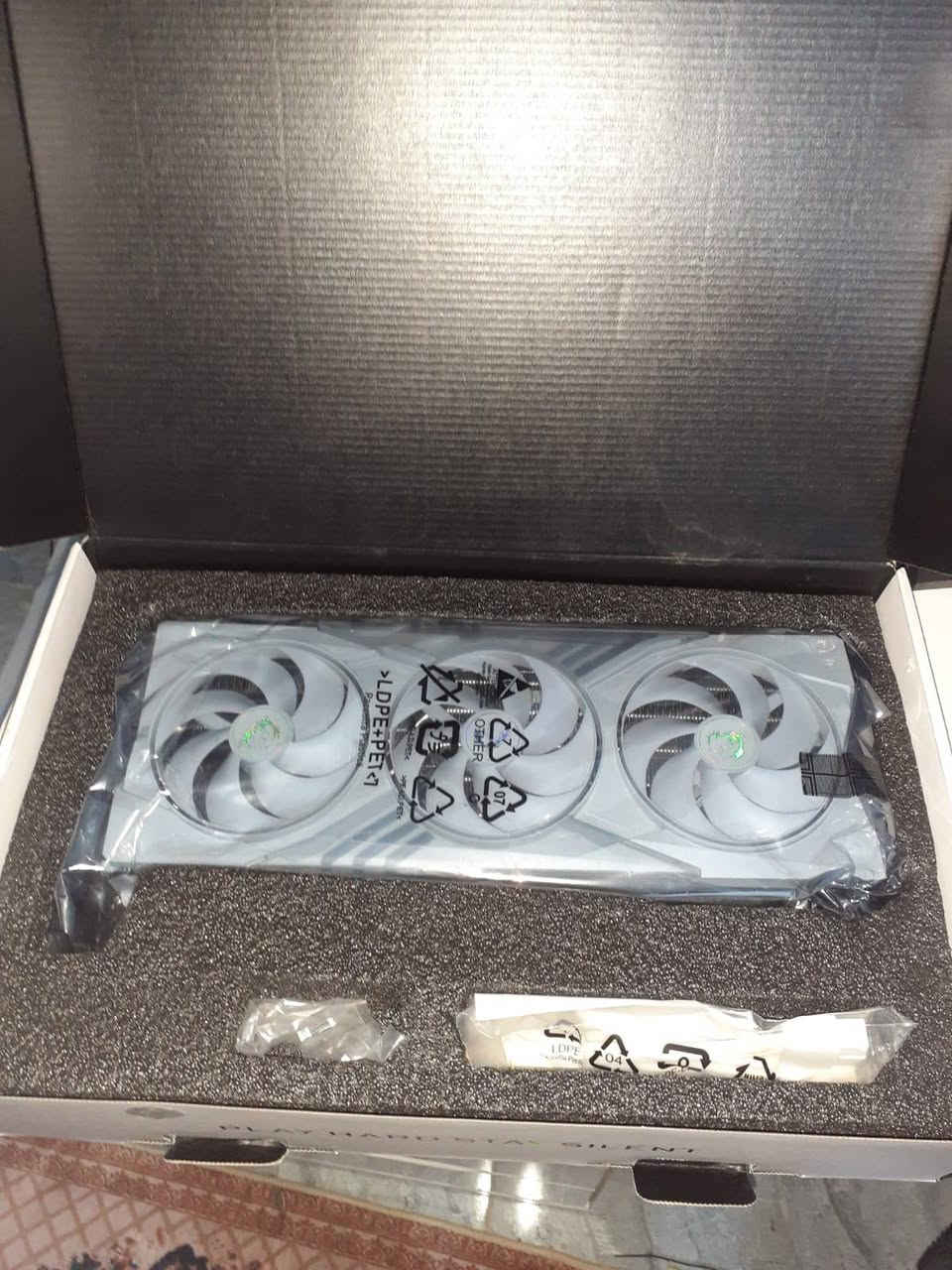 كارت شاشه جديد حرفيا مستخدم قليل
السعر
2195000
مليونين و195 الف

Rtx 5080 msi gaming x trio white


**إذا كنت صاحب هذا الإعلان وتريد حذفه لأي سبب، رجاءا أرسل رسالة إلى الدعم الفني**