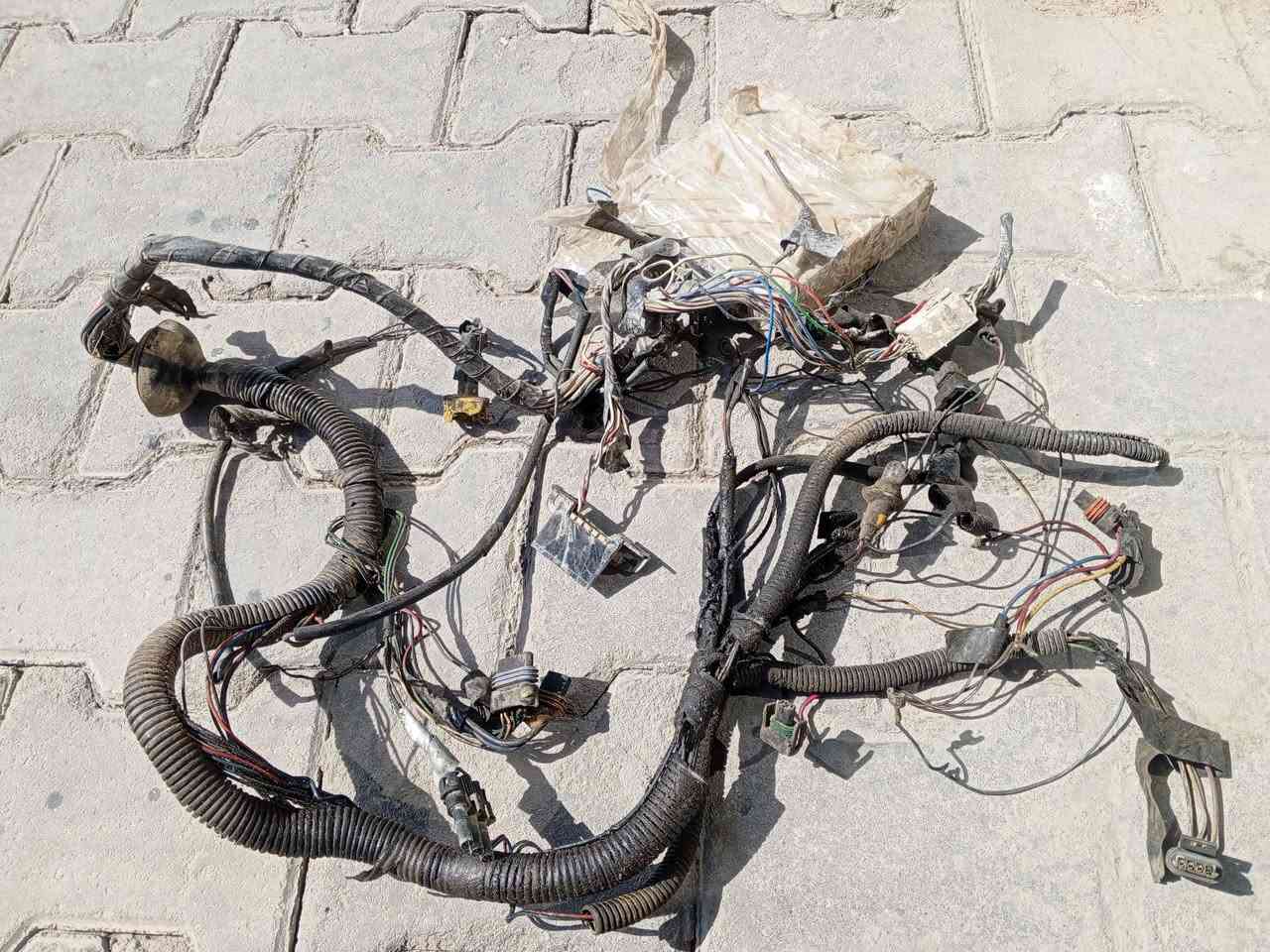 للبيع ابواب خلفيةبرنس مع ظفيرة وعقل عدد ٢ سعر٢٠٠ بيهن مجال نجف***********
