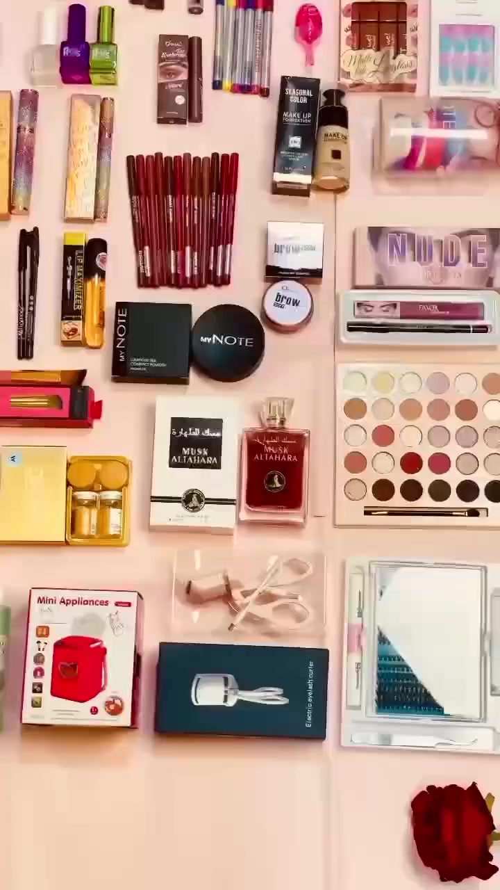 👰🏼‍♀عرض جهاز العرايس👰🏼‍♀
عرض العروس يحتوي على مكياج كامل ومفيد لكل بنت زائد اجهرة ضرورية للبنت 

1. بوكسات عدد 3 مختلف الحجام. 
2.فرشة سشوار حراري ONE STEP.
3.كاوية شعر ماركة Kemei.
4.بكج تونر ثلاثي  ماريو 
يعيد انتعاش البشرة م‌ـــِْن جديد يكون بخلاصة الشاي الاخضر والخيار وجل تغذية خلايا البشرة الجديدة وترطيبها.
5.غسالة بيوتي بلندر وفرش المكياج.
6.مكبس الرموش الحرارية.
7.اكستينشن رموش فردية 6D من ماركة GEMERRY.
8. فونديشن.
9. باودر نوت.
10. كونسيلر.
11.عدسات ذهب.
12.جل حاجب O'CHEAL.
13 مسكارا حاجب O'CHEAL.
14.قلم حاجب فلورمار.
15.كحل فلورمار.
16. قلم تاتو حاجب.
17 مسكارا شفافة.
18.عطر مسك الطهارة.
19.معطر العروسة.
20.علبة بيوتي بلندر من نوت.
21.ست اقلام تحديد الشفاه عدد 12.
22.سيت حمرة رباعي اللوان نيود .
23.سيت فافور بيوتي  مكونه حمرة وتحديد ماات.
24.فيلر الشفايف lip maximizer
ملمع ومعالج و مكبر الشفايف .
25. ايلاينر كرستال.
26. مسكارة كرستال.
27. سيت كحل الألوان من كاريت عدد 6 .
28. تنت العسل للشفايف.
29.بلاشر الكوري من herorange يحتوي على اربعه الوان.
30. باليت شدو كوري من GEGE BEAR.
31.باليت اي شادو من ErshiQi.
32. فرشة فونديشن انستازيا .
33.  سيت اظافر عدد2 اكرلك تركيب.
34. طلاء الأظافر مريا عدد 3.
35. صمغ اظافر اكرلك الازرق 401.

🚘يوجد خدمة توصيل لجميع محافظات العراق


**إذا كنت صاحب هذا الإعلان وتريد حذفه لأي سبب، رجاءا أرسل رسالة إلى الدعم الفني**