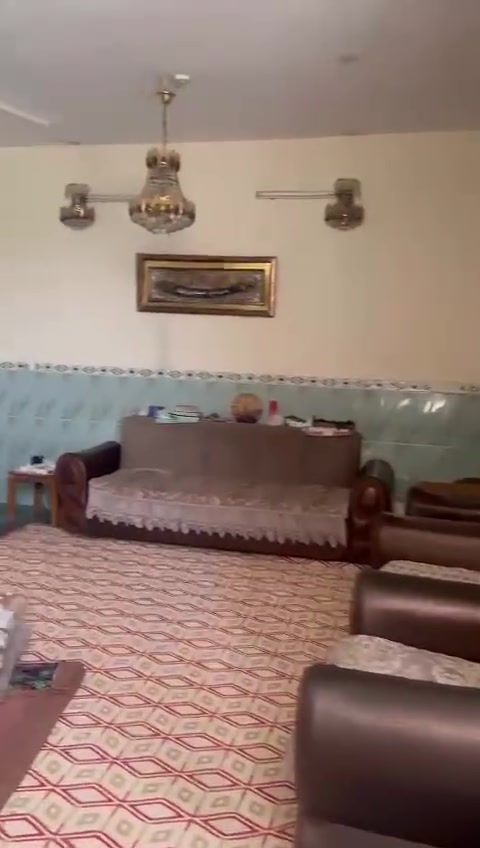 السلام عليكم ورحمة الله وبركاته اللهم صلي وسلم وبارك على سيدنا ونبينا محمد وعلى آل بيته الطيبين الطاهرين ... من رخصة مسوؤلي الكروب ... يوجد قطع من بيت للبيع او (مراوس في مناطق حي العامل او البياع والمناطق القريبه عليها ) ... طابو صرف سكني ( يعتبر قطعة أرض )بناء نهاية عام ٢٠١٢ بجانب الرصافه ناحية بغداد الجديده بمنطقة الامين الثانيه نواب الضباط سكينه وكريات بسايد جامع الرحمن ( مقابيل التشجير ) قبل الجامع ب١٠ بيوت  ويبعد عن سريع القناة مسافة  ( ٢٠٠ ) م   مساحته 110م  جبهه 4.40م ونزال 25 م ( غير مقطوعه ) من اصل ٣٠٠ م  مساحة البيت الكليه ... رصيف البيت عرض (  ٤  ) م .... وعرض الشارع (  ١٥ ) م  ومقابيله تشجير  ... يتكون من ثلاث طوابق ... الطابق الارضي يحتوي على ...  كراج  + استقبال + حمام 
وتواليت شرقي (مشترك )+ منور كبير +حولي مع الدرج  + غرفة نوم  والطابق الاول يحتوي على ... ( ٢ ) غرفة نوم +  بلكونه  +  حمام وتواليت مشترك شرقي وغربي والطابق الثاني يحتوي على ( ١ ) غرفة نوم + حمام + تواليت شرقي + سطح اولي صغير ... ويوجد فوق الطابق الثاني سطح للبيت كبير   ....  ملاحظه/ البيت غير مقطوع.... ينقطع من البيت الي بالصوره المرفقه .... من جهة الحايط الي بي التانكي الاحمر ... وهاي الصفحه يوجد بيه كل الخدمات ... ويكون القطع على المشتري  ...... سعر المتر( 1.500.000 )  ....  للإستفسار الإتصال على الرقم واتساب *********** ( اترككم مع الصور + مقاطع الفديو... الخاصه ب ١١٠م  )
