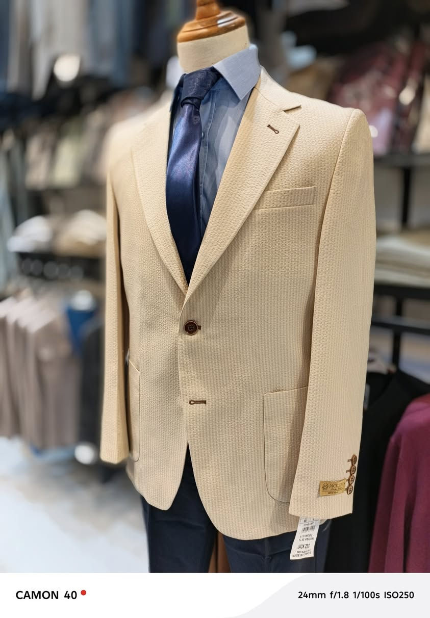 ✨ سيت رجالي فاخر – ماركة إيطالية أصلية 🇮🇹 ✨
🌟 تصميم يجمع بين الأناقة الكلاسيكية واللمسة العصرية
🧵 خامة ممتازة وأنسجة فاخرة تمنحك راحة وأناقة طوال اليوم
🔹 تفصيل إيطالي دقيق يناسب المناسبات الرسمية والاجتماعية
🔹 ألوان راقية (أسود – كحلي – رمادي – بيج) اختَر ما يناسب ذوقك
🔹 متوفر مقاسات متعددة
🎩 لأنّك تستحق الأفضل… ارتدِ الأناقة الإيطالية!

📍 زورونا في مجمع عمار
📞 للحجز والاستفسار: <رقم الهاتف>
***********
