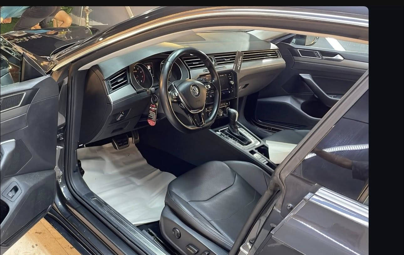 فولكس فاجن آرتيون 🚀
للبيع 🔥
وحش الطرق الخارجية، السرعة توصل (300 كم)

فول فول مواصفات ما عدا بانوراما 👇
 • تشغيل بصمة
 • بصمة بالأبواب (لمس)
 • رادارات 360 درجة
 • تحديد مسار
 • كشنات جلد
 • كشنات تدفئة
 • كشنات كهربائية (جهة السايق والراكب)
 • تبريد ثلج قطعتين
 • شاشة جبيرة
 • CarPlay / Android Auto
 • أنظمة قيادة متعددة (Eco / Comfort / Normal / Sport)
 • Auto Start
 • شبابيج بدون إطار (شكل سبورت)

واللي يعرف الآرتيون يعرف شنو هي — أعلى فئة من فولكس فاجن 😎

اللون: نفطي طوخ (يطلع أسود بالصورة بس بالواقع نفطي)
ماشيه: 80 الف Km
المحرك والكير: مكفولين بشرط، اقتصادي
كير 8 نمر (المرغوب)، مو 7
محرك 2.0 Turbo نفس محرك Golf GTI و Jetta GLI

الرقم: أربيل، جديد، باسمي وتحويل شرط

الحادث: صبغ جاملغ السايق والبونيت فقط بسبب خدش، تعديل بسيط جداً (بارد) ما يبين
راديترات أصلية
ماء ودهن أصلي (Motul)
بانزين محسّن
السيارة بدون أي نواقص
دسكات جديدة ✅
تايرات جديدة ✅
بطاقة بانزين ✅

📍 مكان السيارة: كركوك
📞 للاستفسار: ***********
