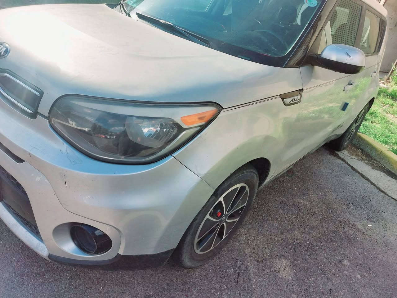 السلام عليكم 
🔴كيا صول 2019
 🔴يتوفر بيع أو مراوس 
🔴رقم جديد وهزه تحويل مباشر
🔴ماشية ٨٨ الف
🔴 جام كهرباء
🔴 تحكم ستيرن ٤ جهات
🔴شاشه وسط لمس مع كامره
🔴بلوتوث usp
🔴 مري كهرباء
🔴 مانع انزلاق
🔴كير at 7 نمر
🔴 محرك 1600
🔴وضعيات قياده( ايكو سبورت نورمال)
🔴ويل كب كروم   
🔴حساس هواء 
🔴صيانه كامله للسياره
🔴 ثلاث قطع وجاملغ بيها راجع بارد
🔴 صدر جديد
🔴السعر أتصال أو خاص 
🔴مكان السيارة بغداد منصور 
🔴للتواصل ***********
