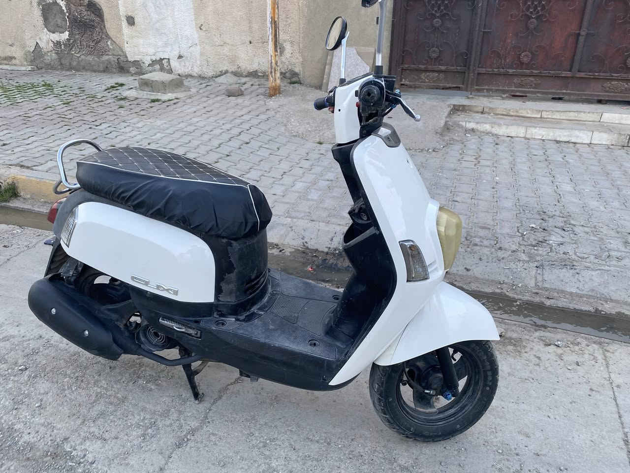 ماكس بوليسي نوزل 2009 للبيع سلف رياضي صالنصة جان بيها fm وخليت مكانها كاتم دراجة حلوة نشطة مال جنايه 
بيرك الامامي عاطل والسيم مال الصندوك ينراد تبديل والباقي تجي وتشوف بعينك
السعر 680الف وبيها مجال
مكاني حي النداء /***********
