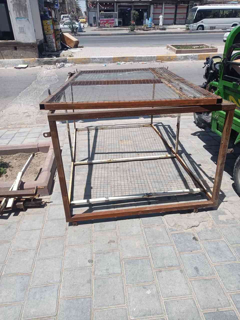 قفص للبيع مال عارضه ثنائيه مدينت صدر شارع فلاح سعر 75 بي مجال رقم ***********
