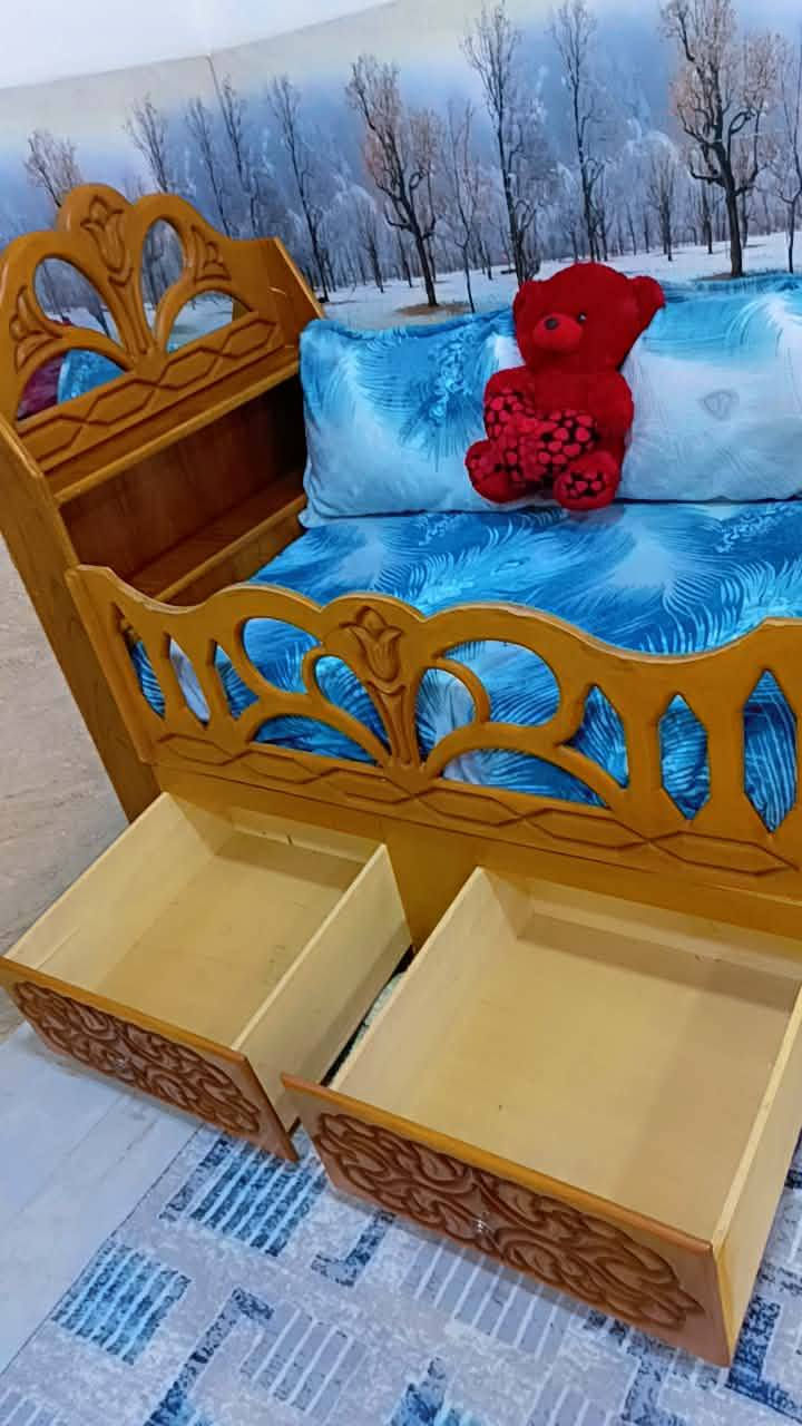 تخت اطفال للبيع ينيم لحد عمر 6 سنوات 
خشب عراقي ثقيل درجة اولى 
سعر 100 وبي مجال عنوان موصل 
حي فلسطين


**إذا كنت صاحب هذا الإعلان وتريد حذفه لأي سبب، رجاءا أرسل رسالة إلى الدعم الفني**