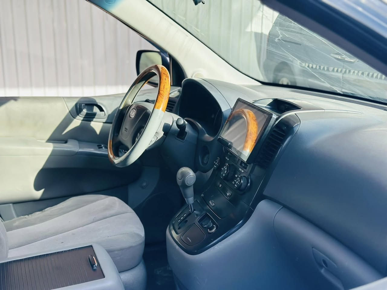 سلام عليكم 
البيع كيا سيدونا 
مودل 2014 
رقم بغداد الجديد دولي11
حادث جملغ مامي وشويه الباب 
اتصال ‭٠٧٨٣ ٨٧٠ ٧٩٥٤‬
