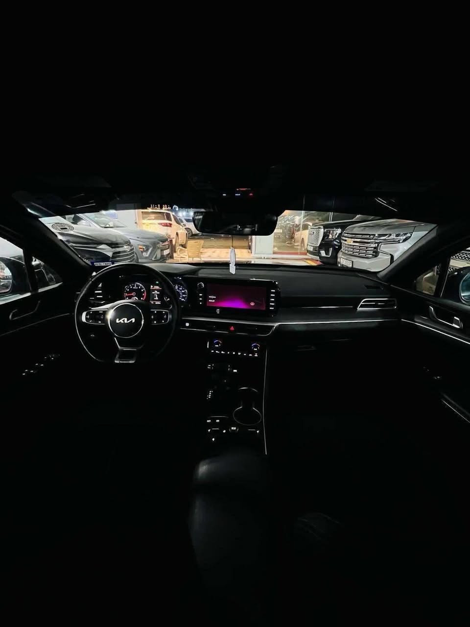 kia k5 2024
الفئة :    GT Line
الموديل : 2024 محرك  4 سلندر 1600 تيربو
اللوحة : رقم اربيل باسم شركة تحويل او مداور
ارباك : دركة و رجلين
عداد المسافه :  15 الف mi فقط 
نوع الضرر :  دعامية امامية فقط
________________
المواصفات ............
محرك 4 سلندر 1600
لايت زنون
فتحة سقف بانوراما
تحديد مسار
رادار امامي
رادار جانبي
كامره دواره
حساس خلفي
اشارة بالمرايه
اريل نڤگيشن
دواخل جلد اصل 
 تدفئة تبريد كشنات
كشن سايق كهرباء 
شاشه كبيرة
جنطة كهرباء
بك لايت لد 
بصمة تشغيل
تدفئة ستيرن 
قياده ذاتيه على الخطوط السريعه
مثبت سرعه
نضام قياده ايكو+سبورت +سمارت+نورمال 
تشغيل عن بعد
تبريد خلفي
نظام تحكم 
اوتو هولد
ستيرن كهرباء
نظام ترحيب 
سستم صوت متكامل 
منافذ شحن USB Type-C
السعر 180 ورقة 
 +964 770 017 1145
مكان السيارة النجف الأشرف
_______________
