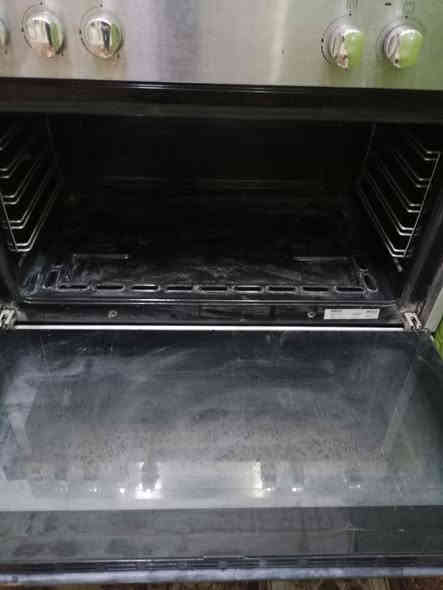 طباخ ايطالي نظافة 90٪السعر 300الشراي يتصل ***********
