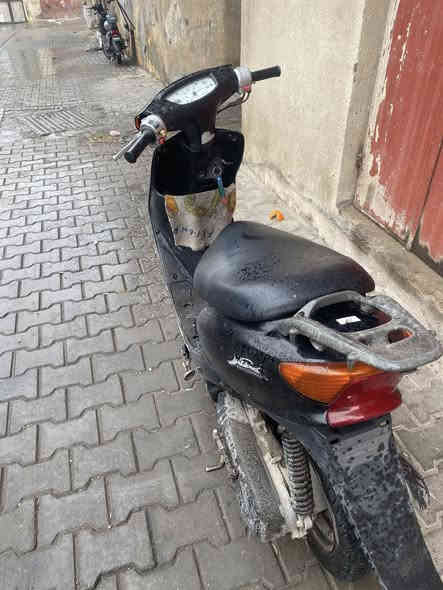 سلام عليكم دراجه عصفورية كاملة فقط عداد ميشتغل دراجه مثل مشوفها بصور مرتبة اشاير الخلفية والمامية يشتغلن  وكلوب امامي خلفي شغال مكاني بغداد الاعظمية سعرها 300 تصعد بدراجة شوفها وجيكها زين يمي وسهله نتناقش بسعر دراجه حلوه ونضيفة تواصل على هاذه رقم ***********
