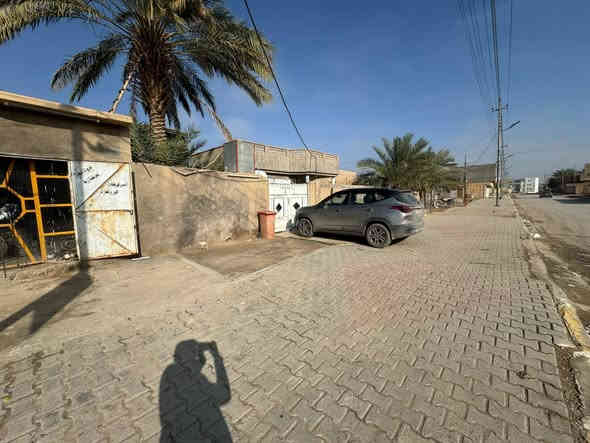 بسم الله
للبيع دار طابو صرف في الحي العسكري 
خلف القسم الاصفر (موقع تجاري )
يتكون الدارمن طابقين 
الطابق الأول 
هول +ديوان +غرفتين +مطبخ 
المطبخ +صاله +صحيات سيراميك الباقي صب ناعم 
+محل تابع للدار 
الطابق الثاني 
غرفة +صاله +صحيات 
المساحة(330)متر 
السعر (65)مليون وبي مجال
مكتب عقارات الصفا الانبار قضاء حديثة 
الحي العسكري قرب منفذ النواعير او محمد بلنص 
الاستفسار ⤵️
(***********)
(***********)
