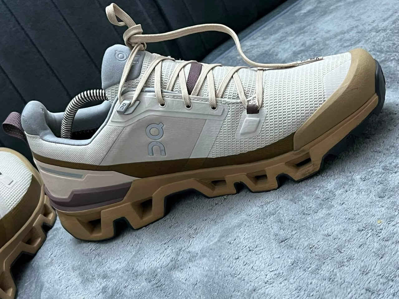 On cloudwander- waterproof- size 44.5- 28.5 cm

ئۆن- ئۆرجنال ئەسلی دژە ئاو. سایزی ٤٤.٥– ٢٨.٥ سم….خاوێنی ٩٠/١٠٠

اورجنال اصلى ضد الماء قياس ٤٤.٥..طول القدم ٢٨.٥ النضافة ٩٠/١٠٠ 
 🇨🇭


**إذا كنت صاحب هذا الإعلان وتريد حذفه لأي سبب، رجاءا أرسل رسالة إلى الدعم الفني**