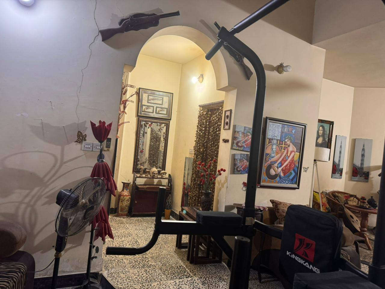 دار للبيع سند طابو صرف 
المساحة ٢٠٠م
الواجهه ١٠م 
نزال ٢٠م 
يحتوي على غرف نوم عدد/٣ + صالة واستقبال + حمام عدد/٢ + مطبخ + منور 

العنوان 
الدورة  - شرطة حاتم السعدون 
للاستفسار الاتصال على الرقم  ***********
