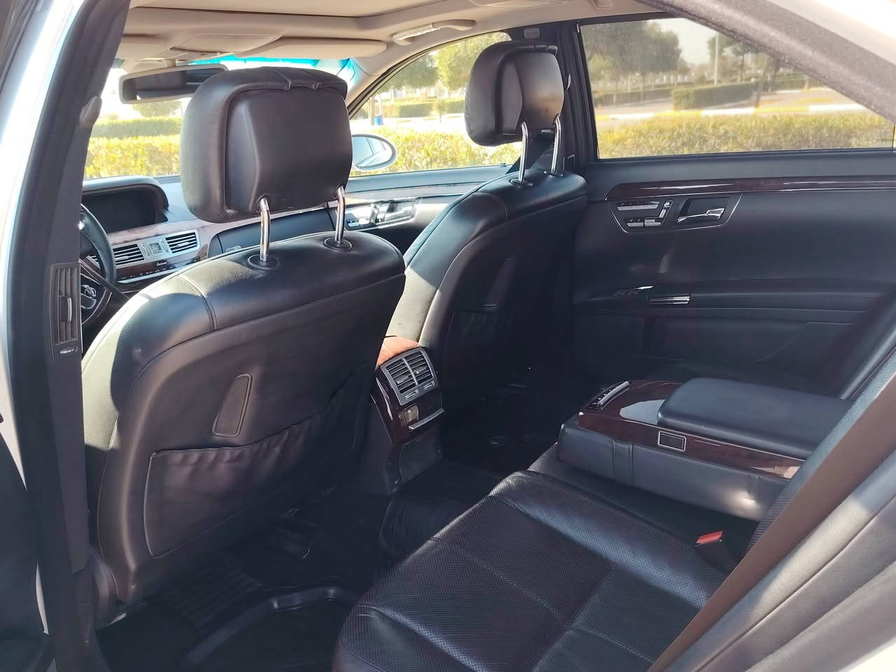 مارسیدیس s مە کینە 500  v8قە بات قە بات مواسە فات مودیل 2008
سیارە کە فول فول مواسە فاتە سیارە کە رە قە م بە غدا سە نە وی بلاستیک دوو بارجەسبوغی هە یە بی لیدراوە سیارە کە بیش و بشتی کە بسە بی شوختو قە ب و قوبە تا بلی خاوینە بە جدی مالی دوستە بە شە رتی گیرو مە کینەو تە بریدو  تە قە و رە قە و کارە بای دەیفروشم دینار مسروفی تیدا نییە  سیارە کە بانورامە یە ناو فی ئایبییە گوشین هیتە ری سارد و گە رم گوشین خە زن گوشین کارەبای  گوشینە کانی دواوە شی هیتەری سارد گە رمە کارە بای وە خە زنە دە بل گیرە بیشو بشت عە ساسە وە رادارە وە  تاخم بە ردەبیلادە 
نە ینوک کارە بای هیتە ر شە فتە هە ر جوار تە کە ر هە وای  بە شە ر سیارە کە زور خاوینە بە جدی مالی دوستە کامل مسروف  کراو جوار تایو ویلی نوی خراوتە زیر لایتە کانی ئیل ئیدی و بە رزو نیوی ئە بیت 
شوین هە ولیر 
ز.م
***********
سحر ۹٥ مجال
