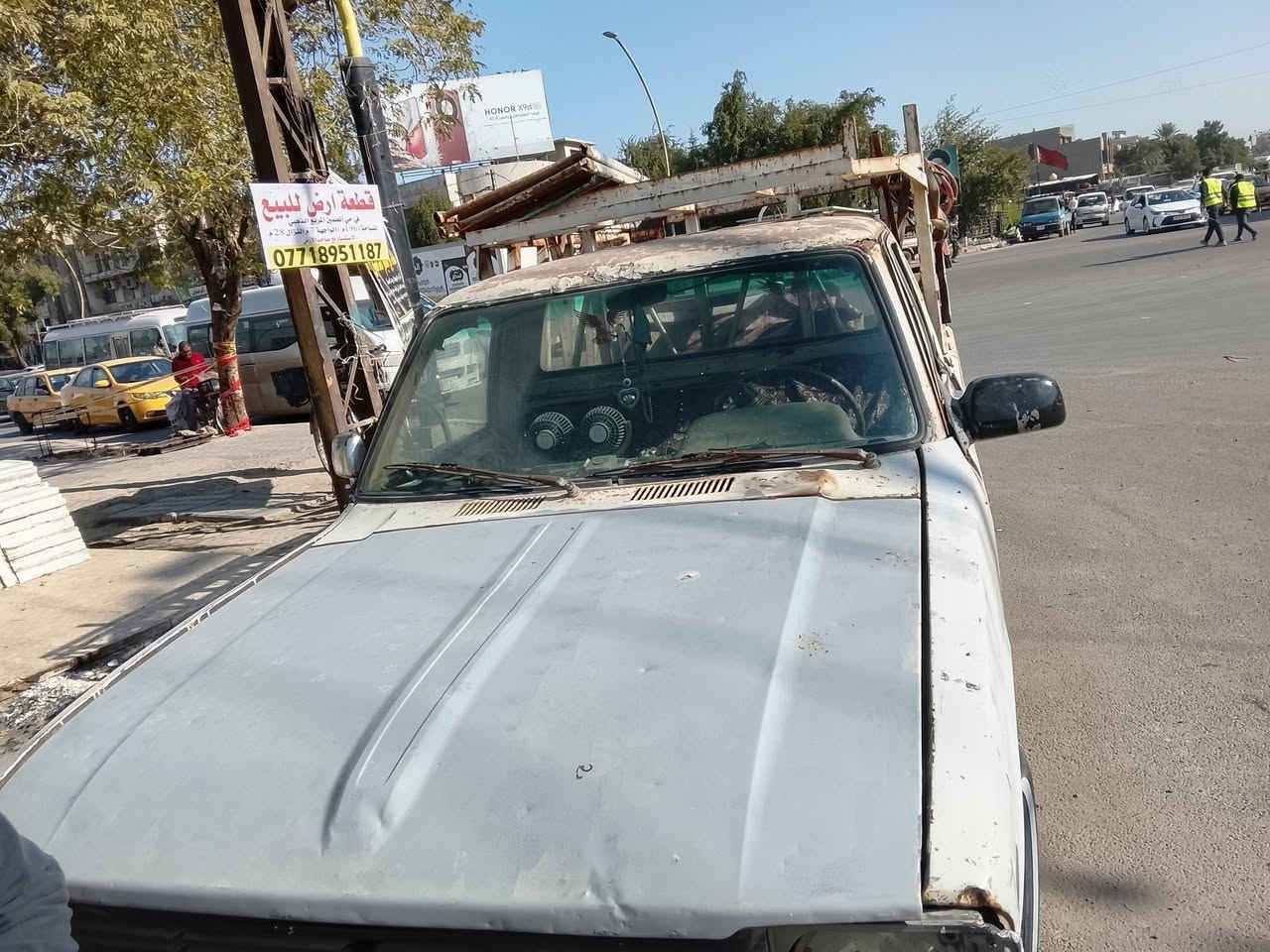 السلام عليكم تيوتا موديل ٨٠ سنويه ساقطة رقمها ديالى مكانها بغداد سيارة شغالة وخير من الله السعر ١٥ وبيها مجال  للتواصل *********** او ***********
