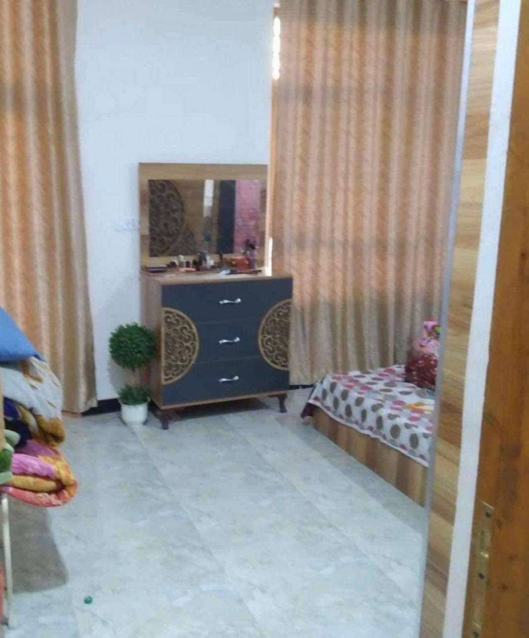 السلام عليكم
#الدار_للبيع في الدوره موقعه بين شارع 60 والصحه
زراعي سند 25
بناء طابقين (صاله.. ومطبخ. وصحيات. وغرف منام عدد٢. وبيتونه)
 مساحته 50 متر
واجهه 5 ونزال 10
السعر المطلوب 90 مليون وقابل للتفاوض ان شاء الله
والاستفسار التواصل ع الأرقام مكتب
***********اتصال
*********** اتصال واتساب
