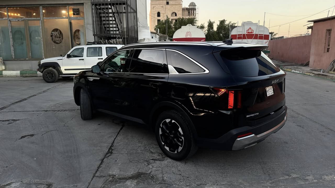 السلام عليكم 
سورنتو وارد امريكي S مديل 2024
بدون ارقام تترقم جميع المحافظات 
حادثها بالويل سطحي لا شاصي ولا دواخل بيها بارد بسيط طرف الباب و المدكر و صبغ خلف الباب كلش قليل ايرباك ضارب و صور الحادث موجوده 
١-محرك 2500 تنفس طبيعي 
٢-كشن جلد تدفئه 
٣-حساسات امامي خلفي 
٤-رادار امامي خلفي 
٥-نقط عمياء جانبية 
السعر ٢٣٥ وبي مجال 
العنوان بصرة ***********
