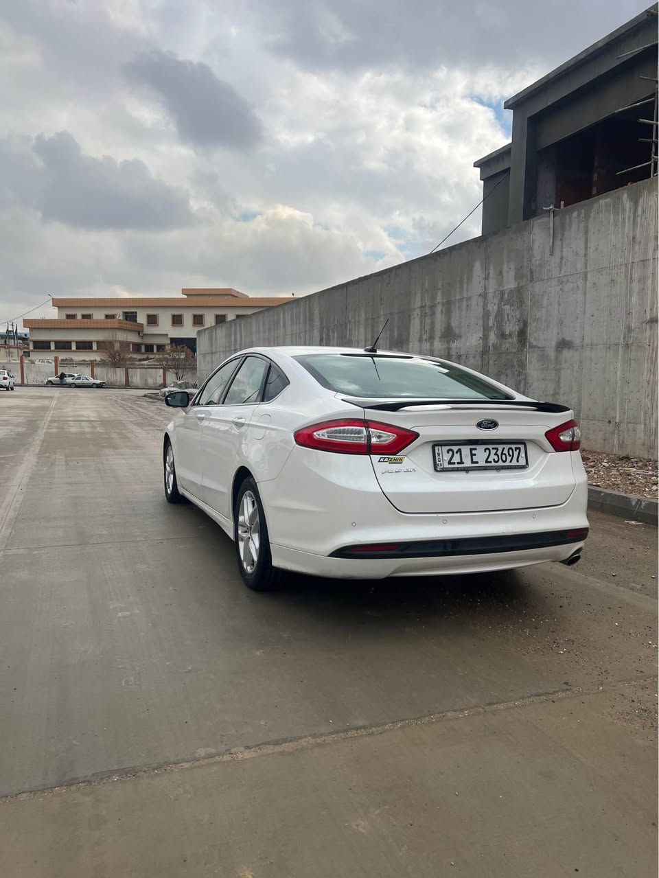 فۆرد فیوژن ۲٠۱٦ 
مواسەفات se سێ شاشە و کوشن کارەبا ئاێنەی هیتەر
۱۳۹هەزار میل ڕۆشتوە 
دەعمی قورسی نیە ئیرباگی سیستەمە داشبۆرد نەتەقیوە 
رەسمی سۆنەریم داناوە
*********** السليمانية, العراق
