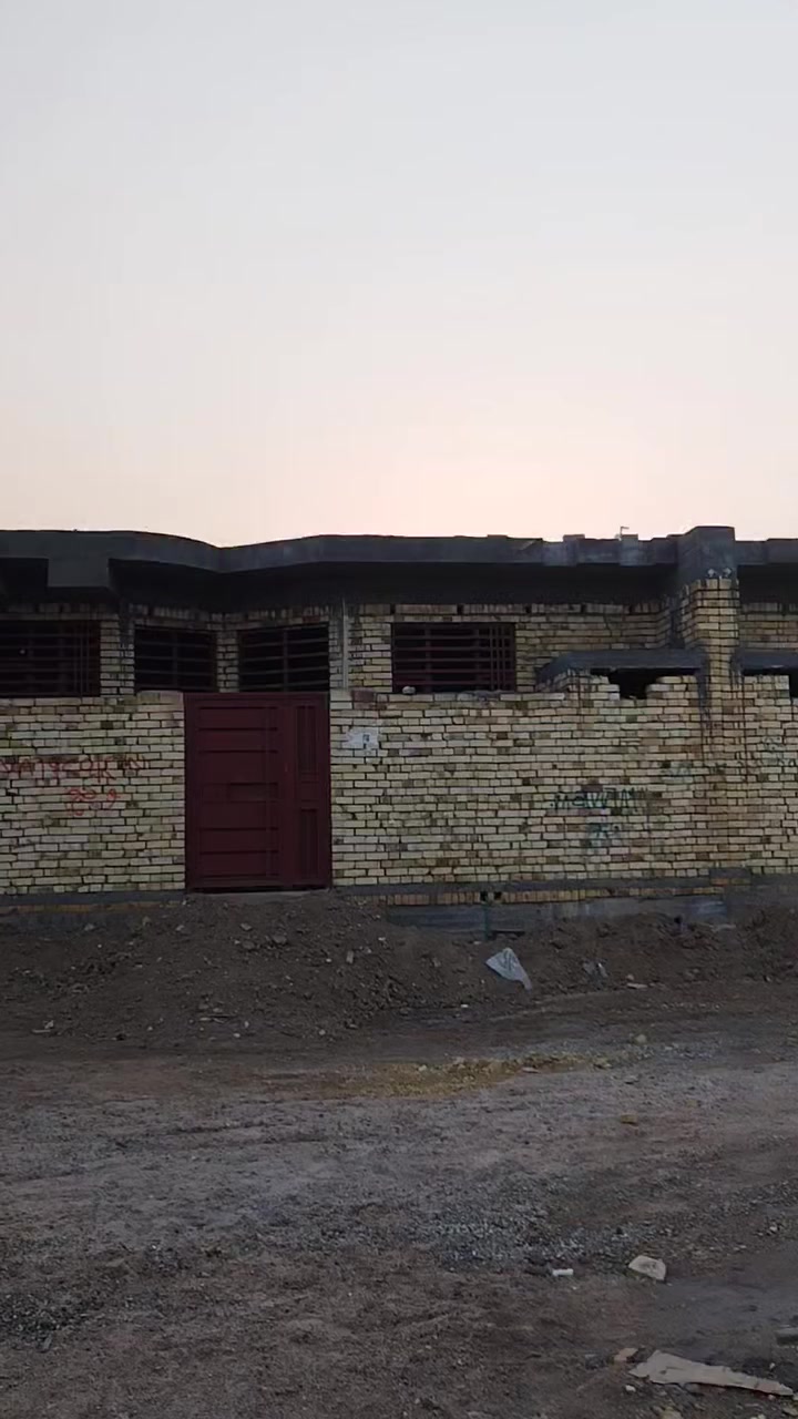 مشتمل طابو بشويلي للبيع مساحه 100مربعه تصميم مهندس ماي مجاري كهرباء تأسيس كاملات وجه على شارع 15خلف المدرسة الصينية للاستفسار الاتصال ***********
